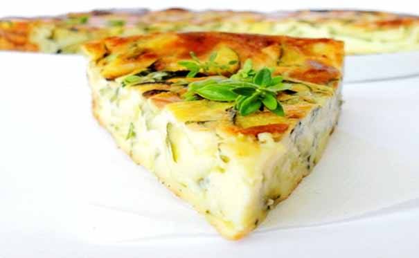 CLAFOUTIS FROMAGER AUX COURGETTES pour 4 personnesINGREDIENTS (pour un moule de 20 cm de diamètre).
